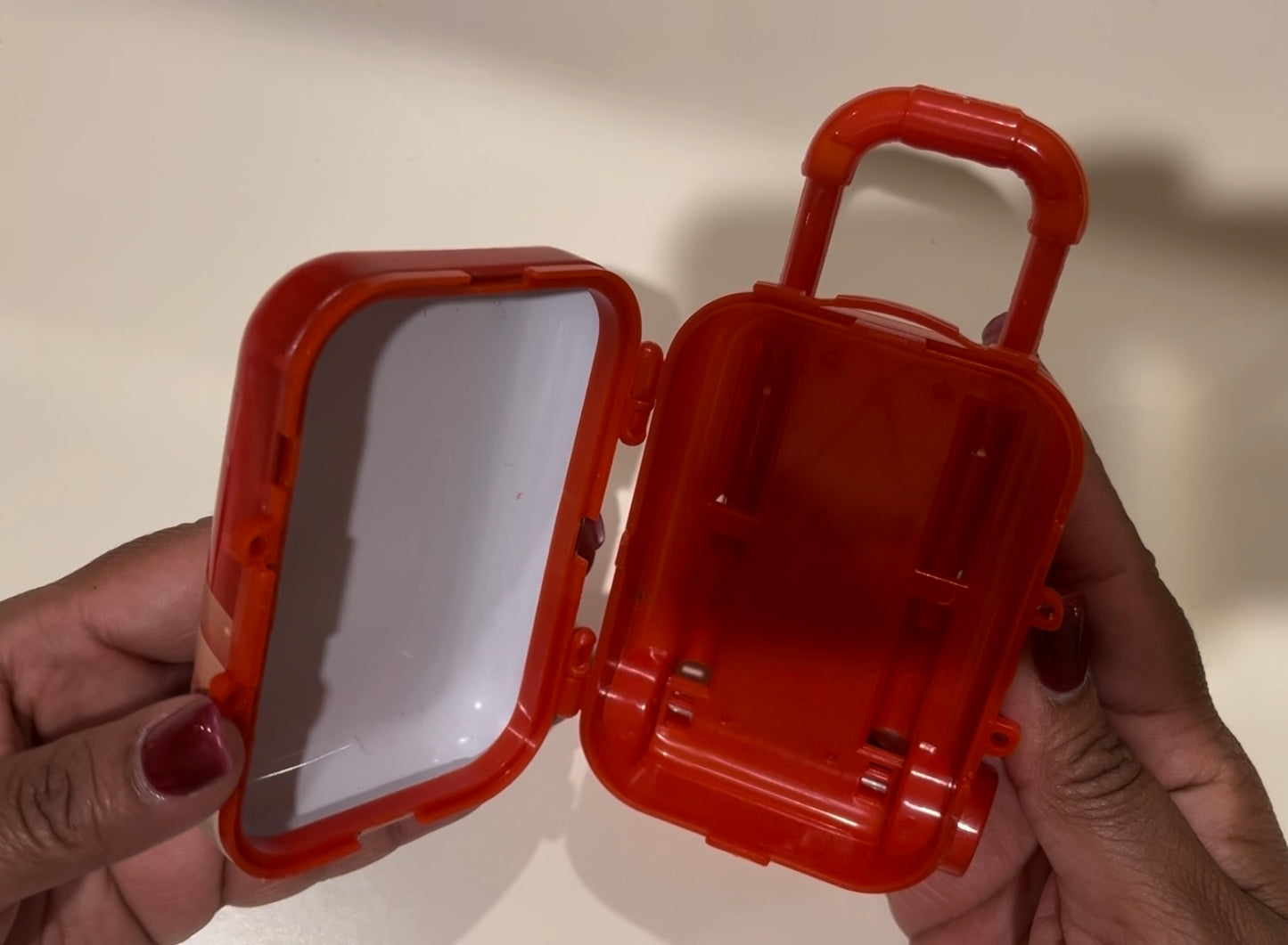 Elf suitcase ( Arrival )
